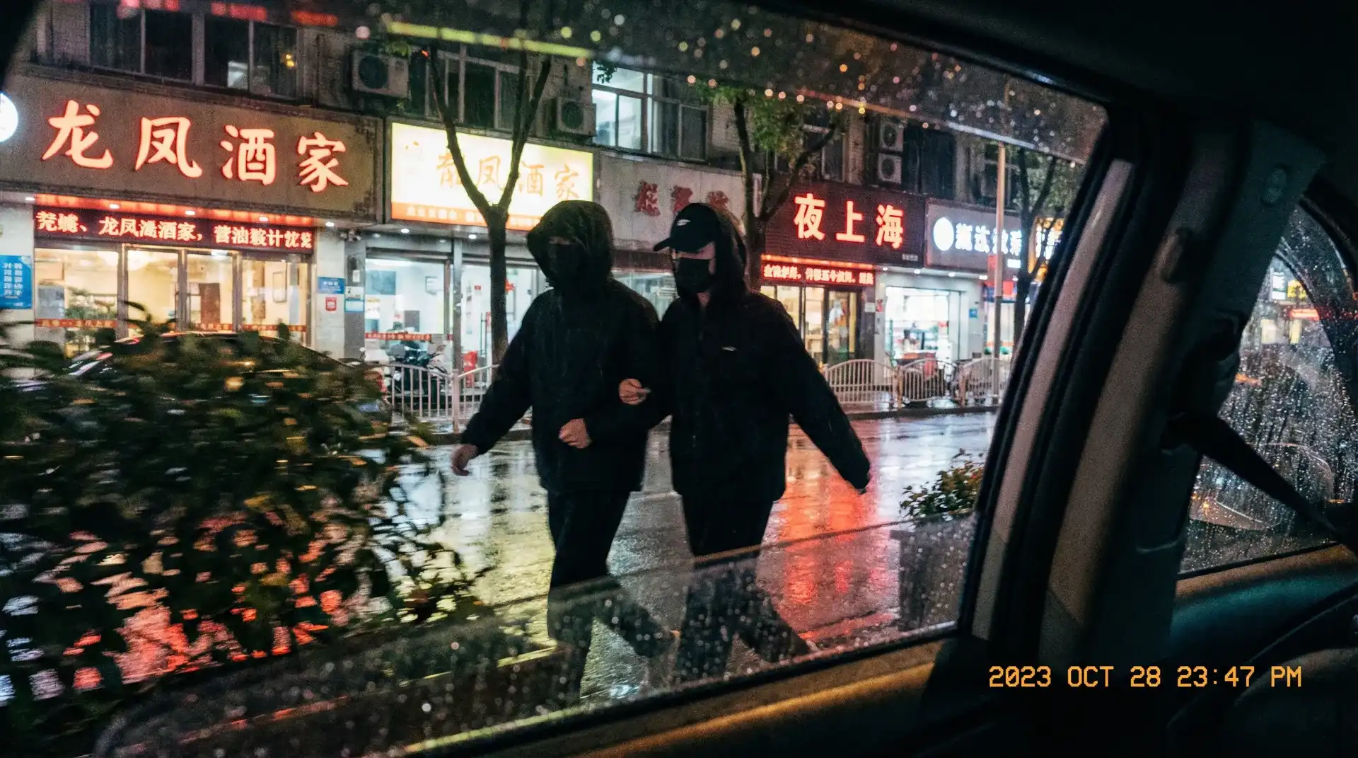 半岛体育网址 - 顶流明星深夜密会现场抓拍照片
